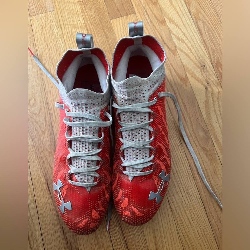 Under Armour Spotlight threadlock football cleats